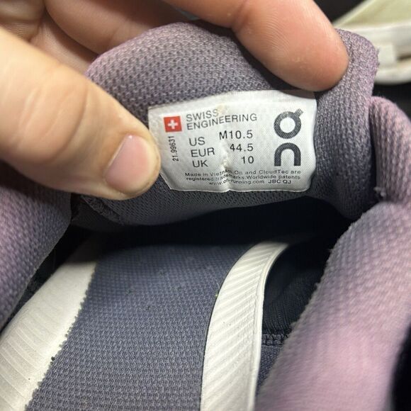 On Cloudflyer Mens Size 10.5 Black Running Shoes Sneakers - Picture 16 of 16